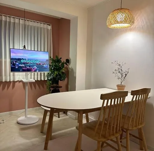 10-Minute Walk From Hongdae Entrance Station, 2 Rooms, 3 Beds