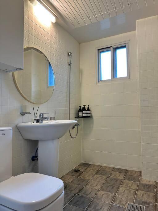 Apartment 10-Minute Walk From Hongdae Entrance Station, 2 Rooms, 3 Beds