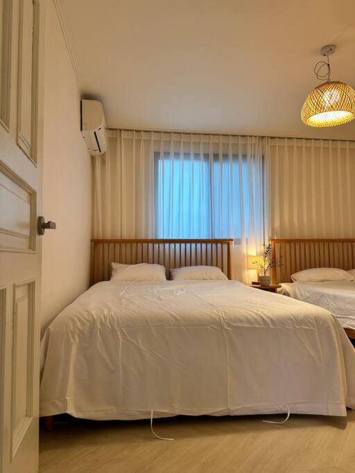 10-Minute Walk From Hongdae Entrance Station, 2 Rooms, 3 Beds Apartment