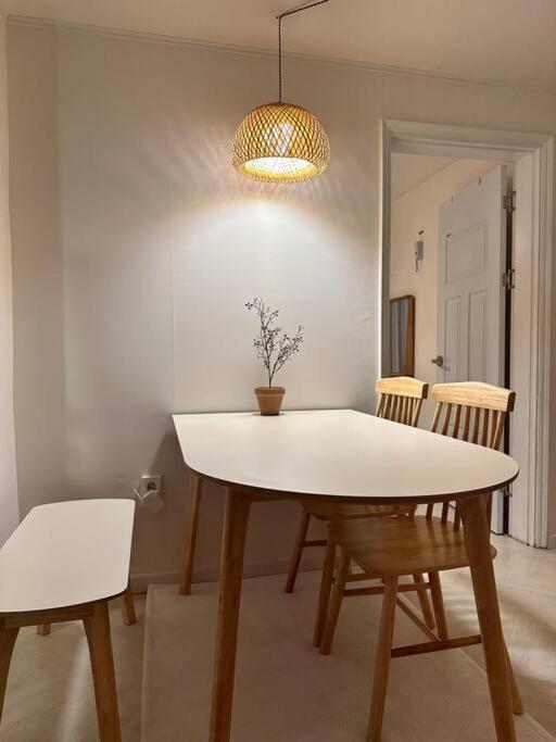 Apartment 10-Minute Walk From Hongdae Entrance Station, 2 Rooms, 3 Beds