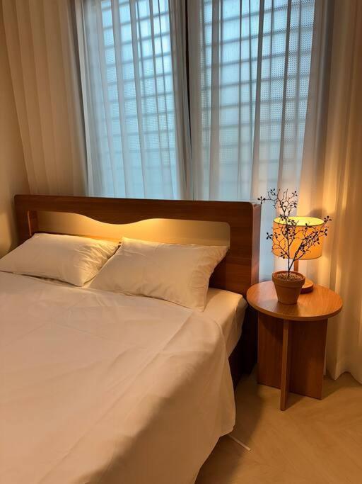 Apartment 10-Minute Walk From Hongdae Entrance Station, 2 Rooms, 3 Beds *