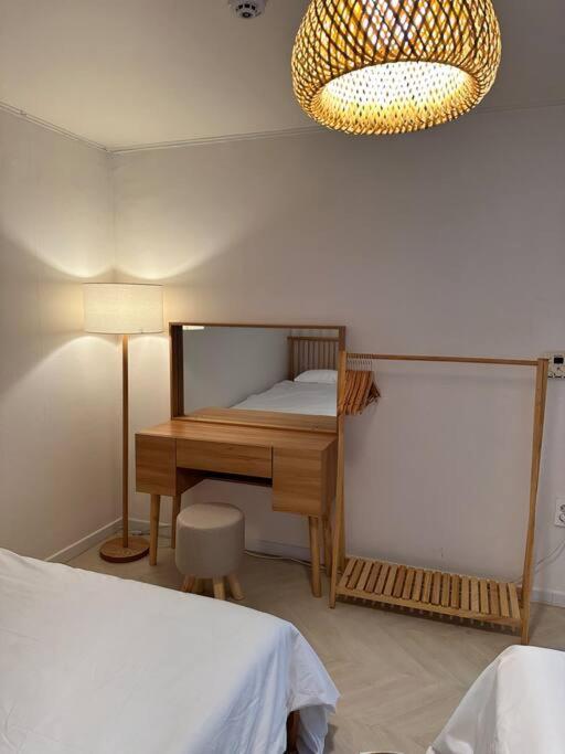10-Minute Walk From Hongdae Entrance Station, 2 Rooms, 3 Beds Seoul