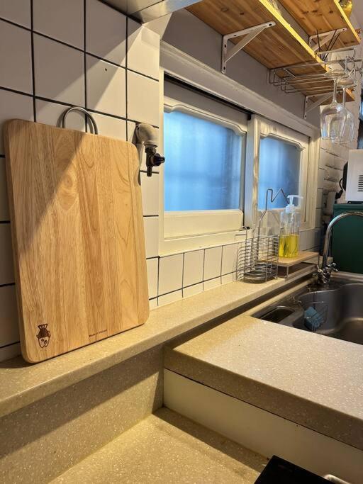 Apartment 10-Minute Walk From Hongdae Entrance Station, 2 Rooms, 3 Beds