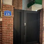 10-Minute Walk From Hongdae Entrance Station, 2 Rooms, 3 Beds